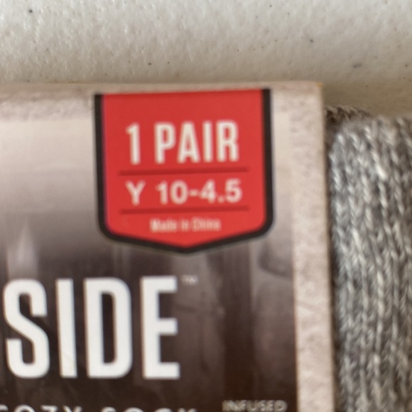 NEW pair of thick fleecy cow Slipper socks - size Y 10-4.5 - Halloween giveaway - Picture 2 of 4